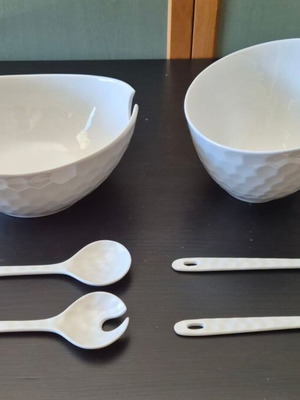 Porcelain salad bowls set of 2 like new with spoons