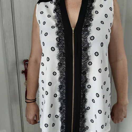 Queen Fashion sleeveless black and white blouse new, size large
