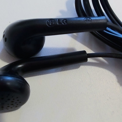 LG Cresyn A155 Earphones new, vintage proprietary plug