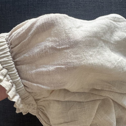 Bermuda shorts like new, beige with elastic and pockets