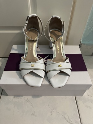 Gianna Kazakou leather white sandals like new