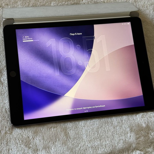 iPad 8th Gen 32GB used with Apple Pencil 1st Gen and Apple case