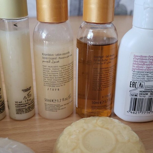 Samples of bath and body products new, pack