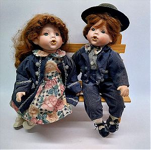 Δύο πορσελάνινες κούκλες, ένα αγοράκι και ένα κοριτσάκι, για συλλέκτες