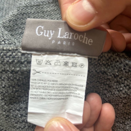Set of 2 Guy Laroche sofa throws like new, winter