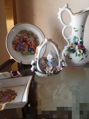 Various used home decor items, set