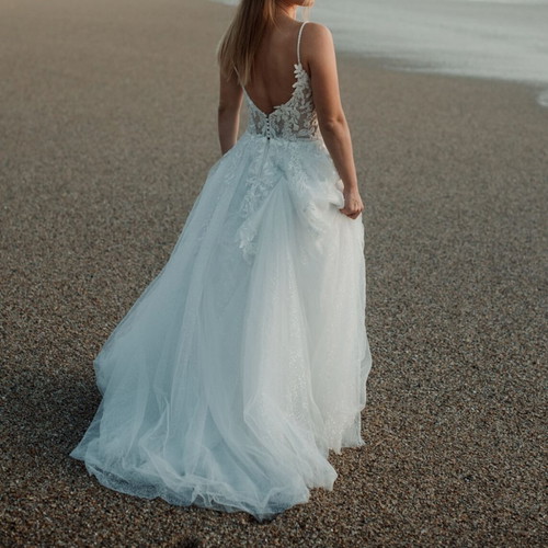 Demetrios wedding dress like new, romantic and boho style, size M