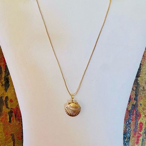 Gold-Toned Necklace with Seashell Pendant New