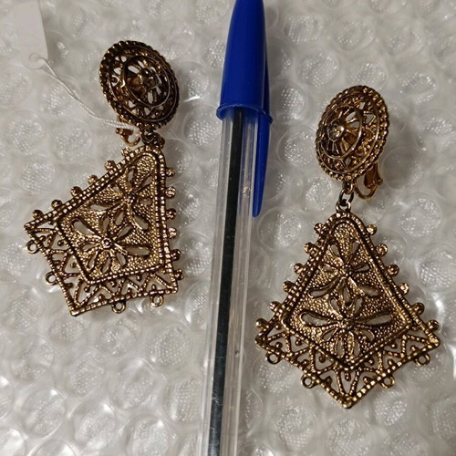 Metal earrings new with clips