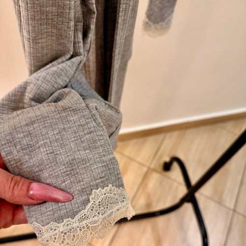Yamamay gray short kimono like new, size M/L, lace details
