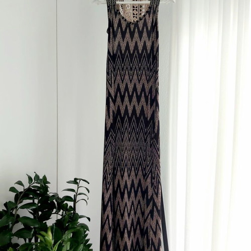 Access maxi dress like new, fitted with embroidery, black and beige