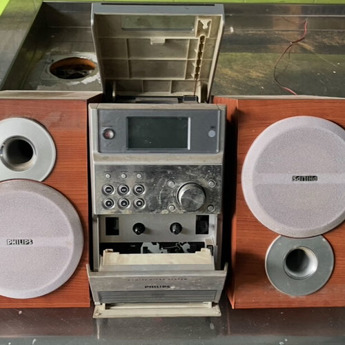 Phillips stereo system used, MP3 micro-hifi system