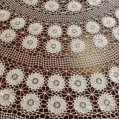 Knitted tablecloth 140 centimeters like new