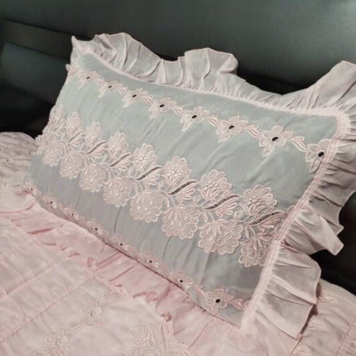 Curtain set with cover and pillowcase like new, 2 curtains plus 1 gift