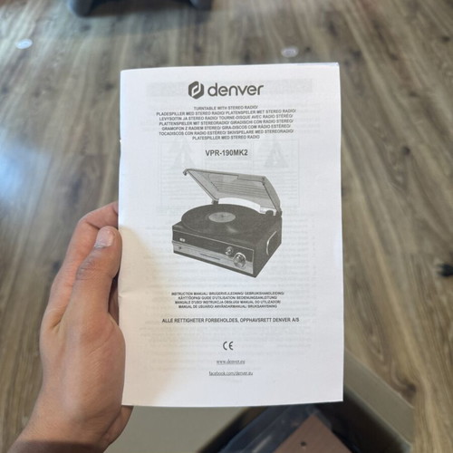 Denver VPR190mk turntable with radio and aux