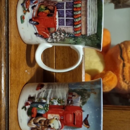 Christmas mugs set like new, 2 pieces