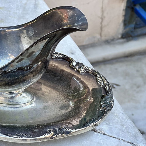 Vintage silver-plated gravy boat with base, used, 24x10 cm