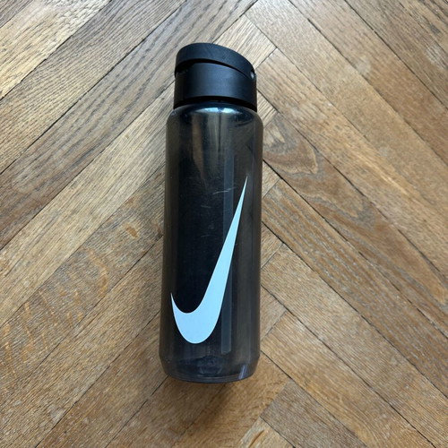 Παγούρι Nike μεταχειρισμένο με γρατζουνιές