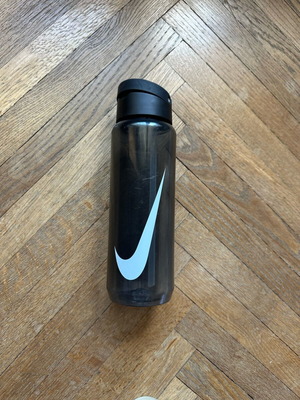 Παγούρι Nike μεταχειρισμένο με γρατζουνιές