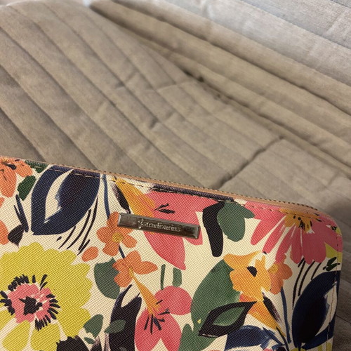 Stradivarius Women's Wallet with Floral Pattern like new, multicolor