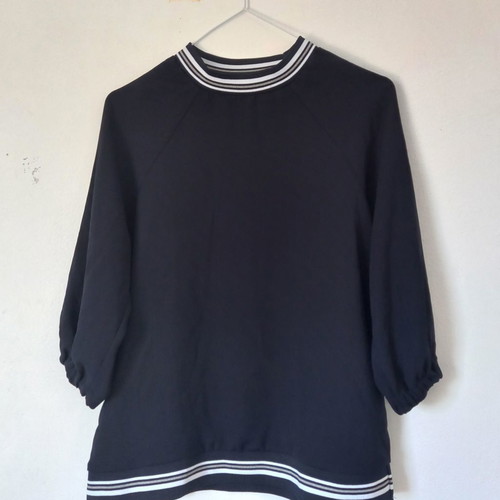 Zara women's sweatshirt used, black acrylic with striped trim