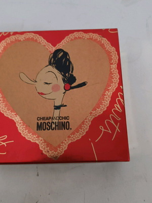 Moschino κουτί σαν καινούργιο