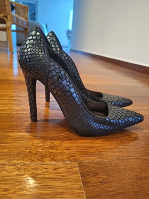 Replay black 10cm high heels like new, size 38 with snake texture