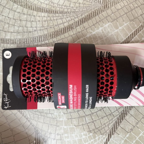 Professional hairbrush new with magnesium for heat protection
