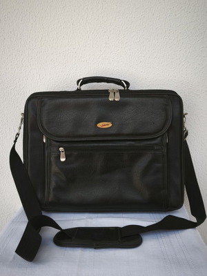 I-GEAR Laptop Bag 17" like new, black