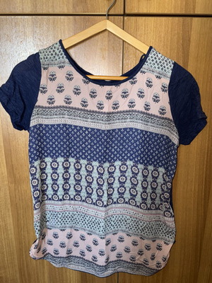 Stradivarius women's blue blouse with front design like new, size M