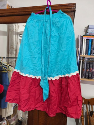 Two-Tone Skirt with Pockets and Belt used, size M, red and blue