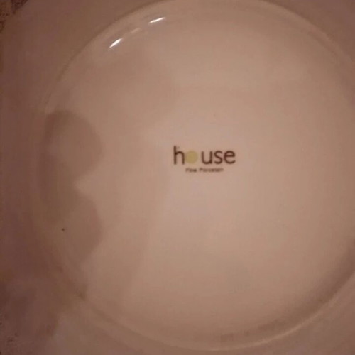 House set of 12 plates like new, 6 shallow and 6 soup