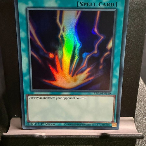 Raigeki V.3 Super Rare like new, collectible Yu-Gi-Oh! card