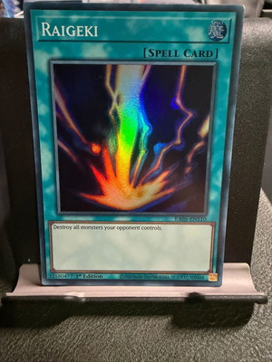 Raigeki V.3 Super Rare like new, collectible Yu-Gi-Oh! card