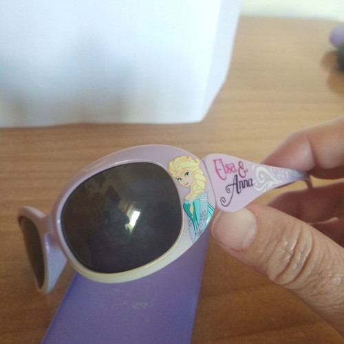Elsa & Anna children's sunglasses used with case