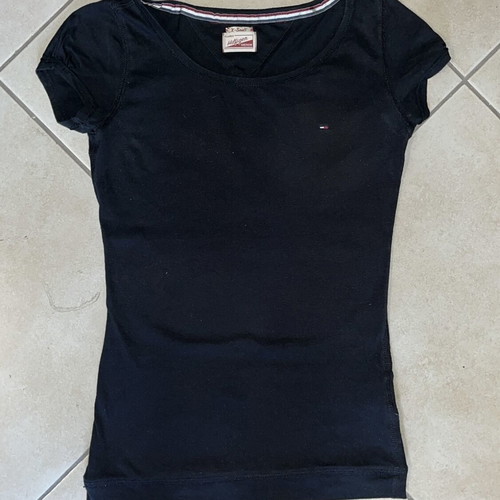 Hilfiger Denim Classic Women T-Shirt black, embroidered flag logo, size XS, like new