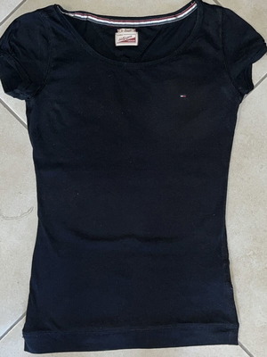 Hilfiger Denim Classic Women T-Shirt black, embroidered flag logo, size XS, like new