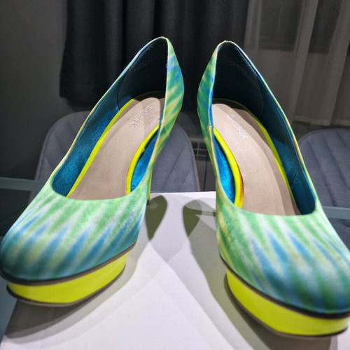 Catwalk green women's high heels new, size 41 with gift watch