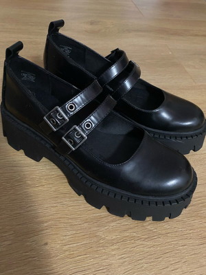 Loafers black like new, size 40