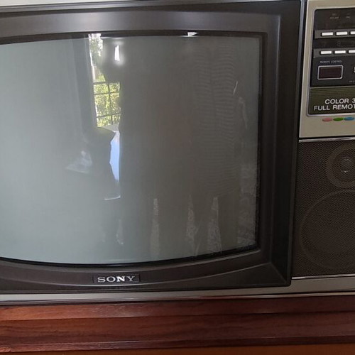 Sony Trinitron KV-2032ME vintage color TV with remote