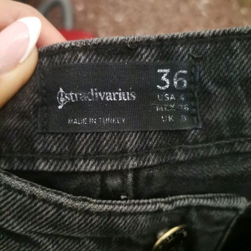 Stradivarius women's dark denim jeans used with knee rips, size S