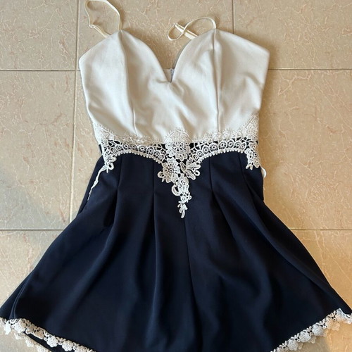 Decoro one-piece white and dark blue with embroidery like new