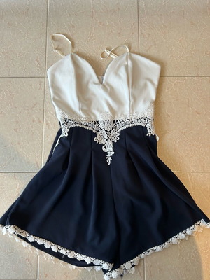 Decoro one-piece white and dark blue with embroidery like new