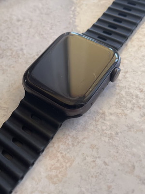 Apple Watch Series 5 44mm with charging cable, straps and screen protectors