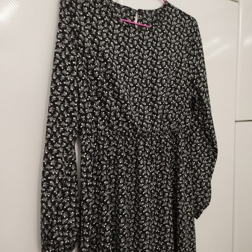 Black midi dress with long sleeves and elastic, like new