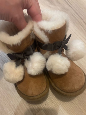 Ugg kids boots used, brown, size 25