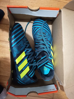Adidas ποδοσφαιρικά παπούτσια καινούργια, μέγεθος 38.5, μπλε και κίτρινα