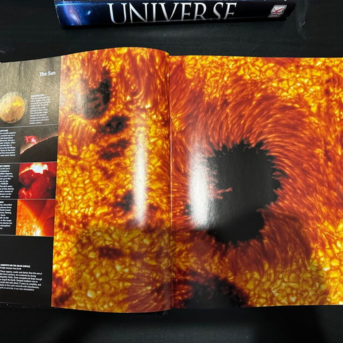 Universe The Definitive Visual Guide like new, hardcover