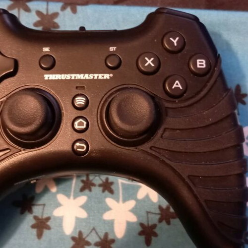 Bluetooth Thrustmaster controller used for PC
