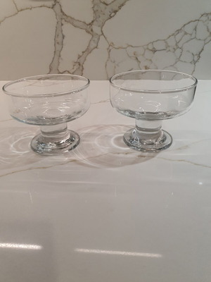 Ice Cream Glasses set of 2 like new, stemmed